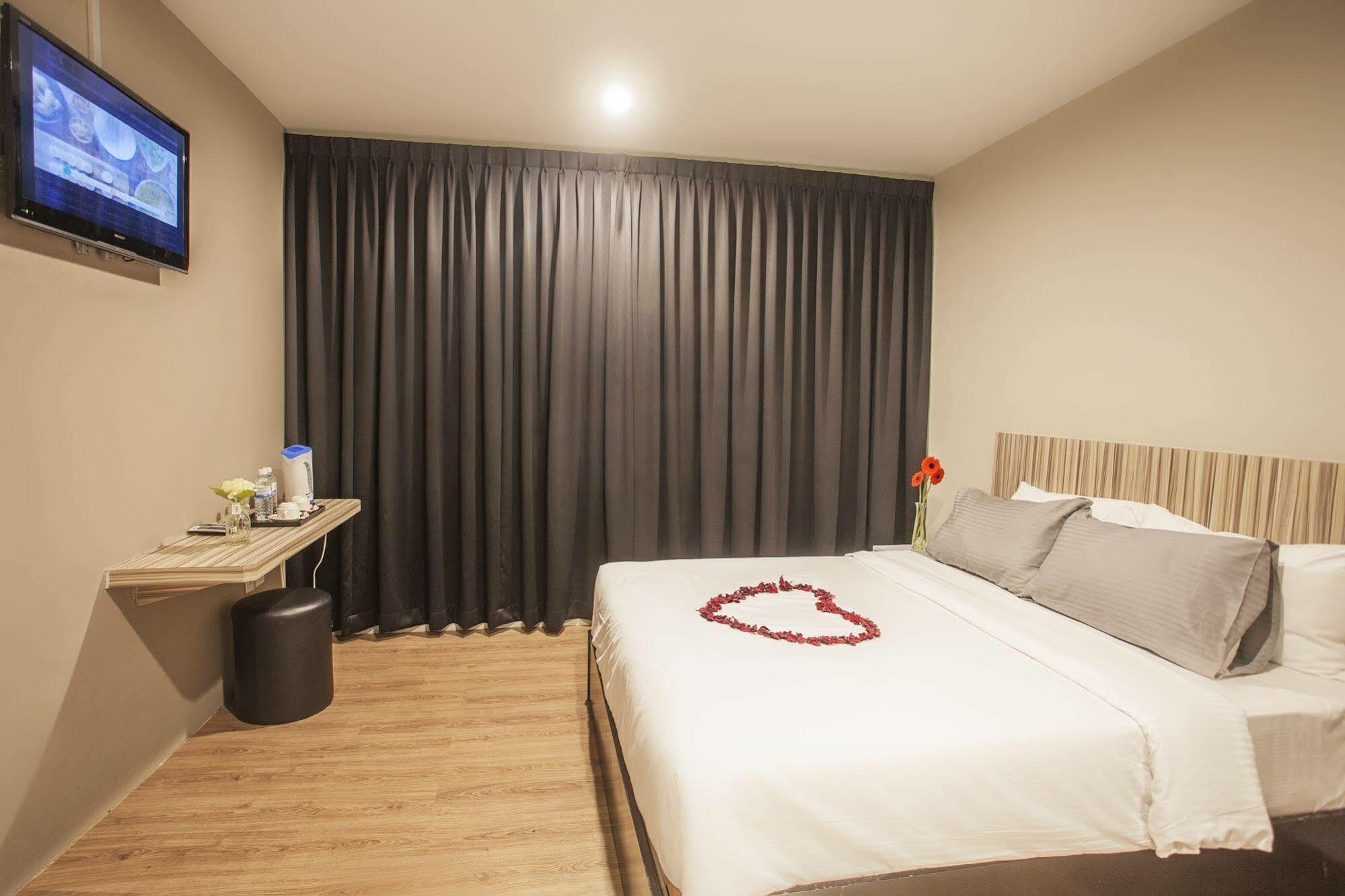 New Boutique Hotel Johor Bahru Exterior photo